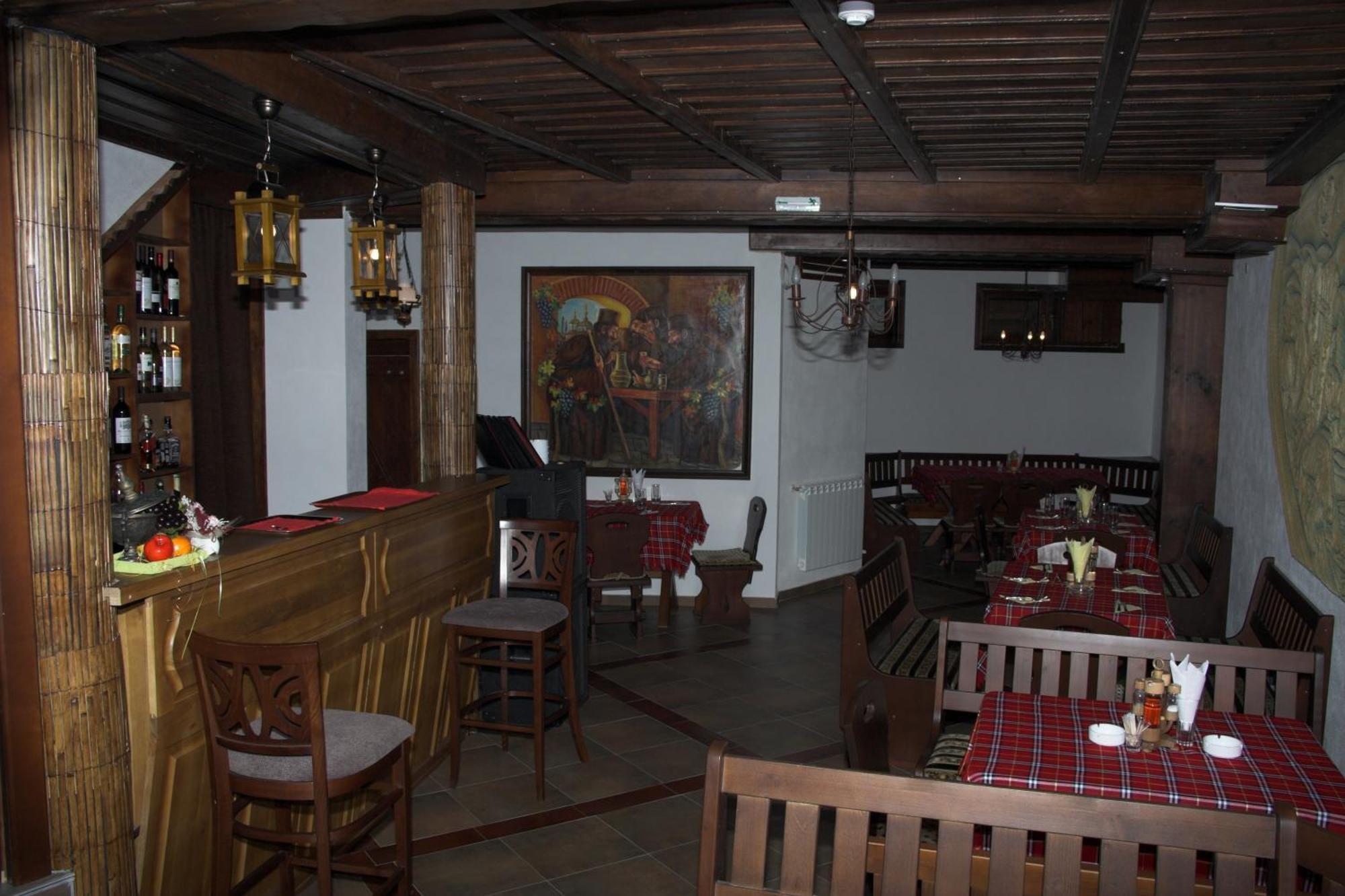 אסנובגראד Hotel Old Times מראה חיצוני תמונה